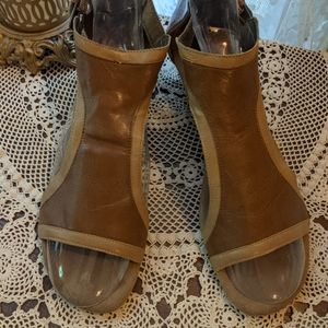 Two tone tan leather sandals by Aerosols, size 10